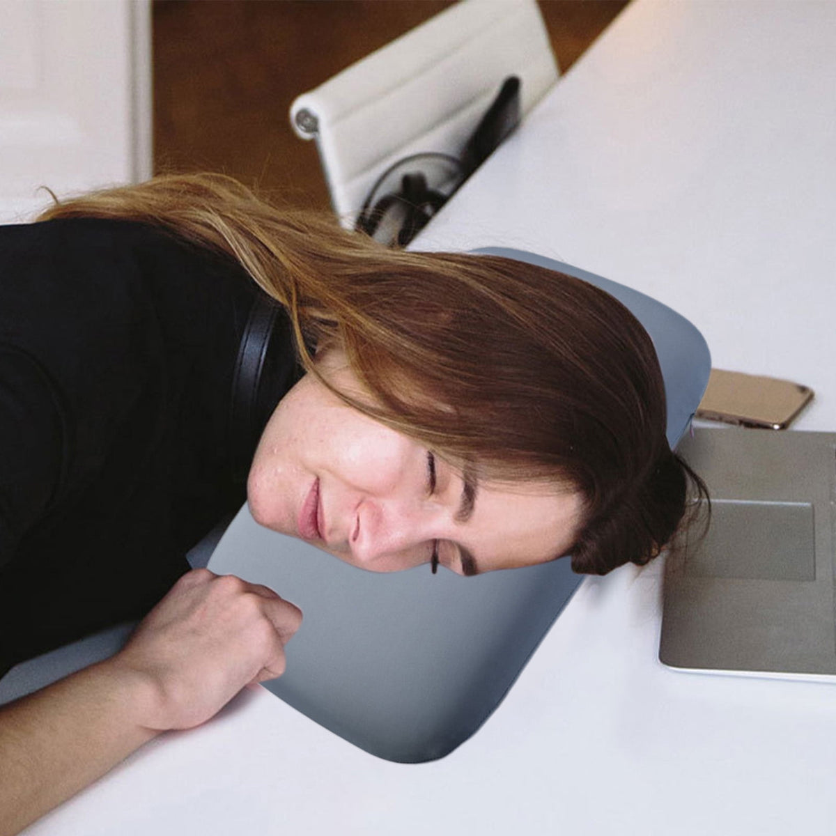 Small Travel Rest Pillow in Soft Grey Polyester, 14.96 x 10.23 Inches - Image 3