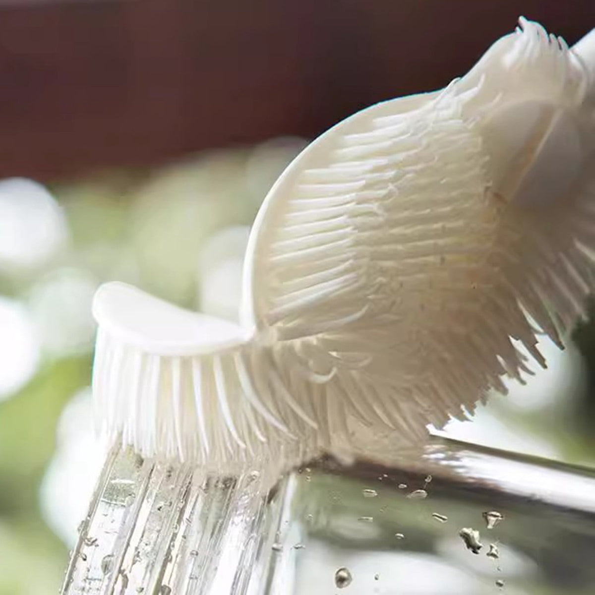 Eleven-Inch Silicone Cleaning Brush for Flasks and Narrow Containers - Image 4